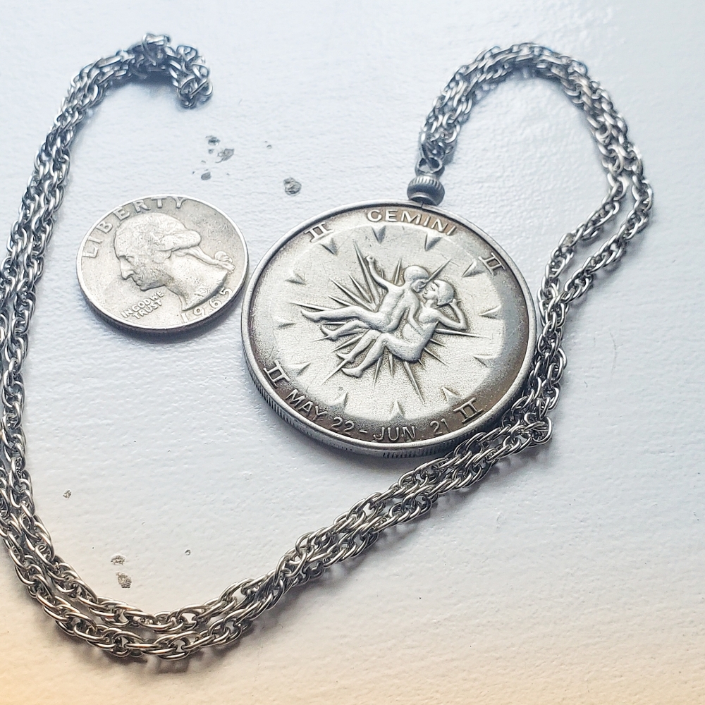 1970s Gemini silvertone vintage pendant necklace - Picture 2 of 4